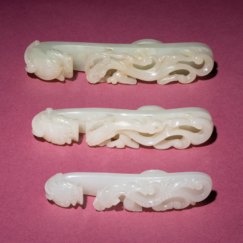 清中期 玉龍鈎三枚 | Three Chinese Jade 'Dragon' Belt Hooks, Daigou, 18th/19th Century - 图3