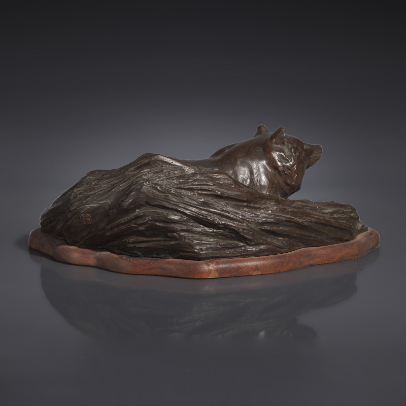 日本明治/大正時代 “丸喜製銅”銅狸貓置物 | A Japanese Patinated Bronze Figure of a Tanuki in Grasses, Meiji/Taisho Period, The Maruki Co., Tokyo - 图3