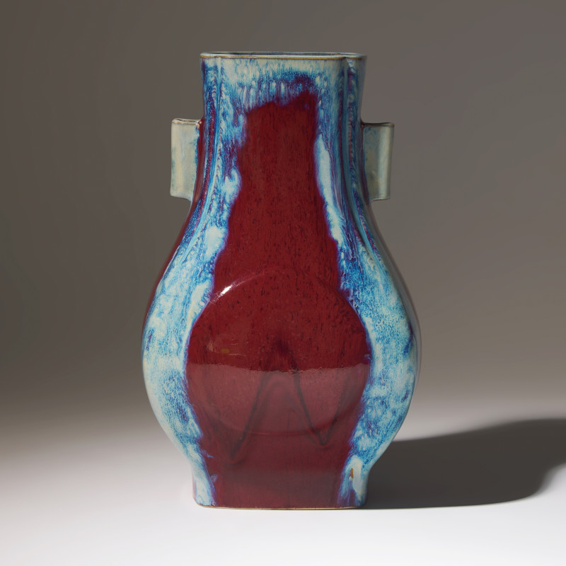 清乾隆 窯變釉杏圓貫耳方瓶 | A Chinese Flambe-Glazed Vase Fanghu, Qianlong Mark and of the Period