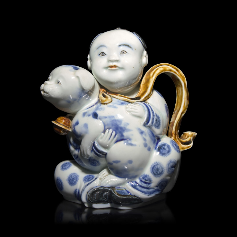 日本江戶-明治時期 平戶燒抱犬童子執壺 | A Japanese Hirado Porcelain 'Boy and Puppy' Ewer, 19th Century