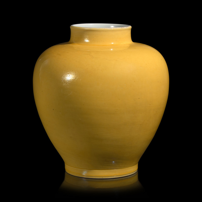 清 黃釉大罐 | A Chinese Yellow Glazed Porcelain Jar, Qing Dynasty - 图2