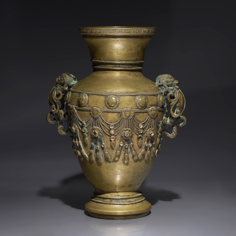 明末清初 銅嵌寳瓔珞雙耳瓶 | A Chinese Embellished Bronze Vase, Late Ming to Early Qing Dynasty, 17th/18th Century