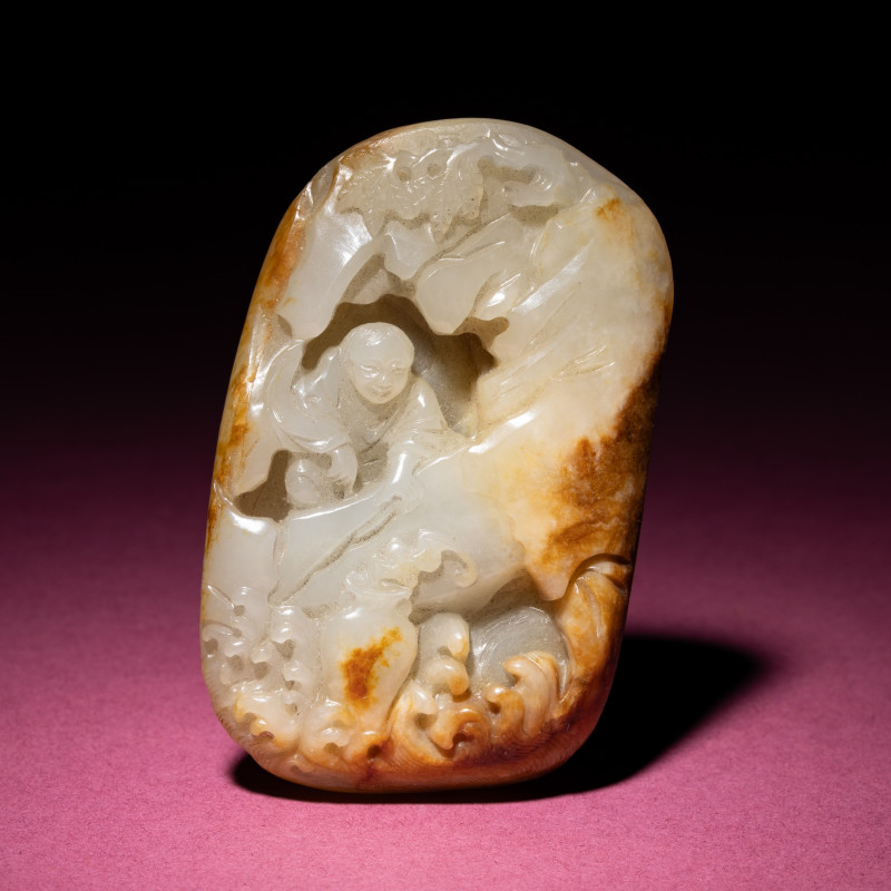 清中期 青白玉留皮人物圖把件 | A Small and Finely Carved Chinese Russet and Pale Celadon Jade Mountain, 18th/19th Century - 图1