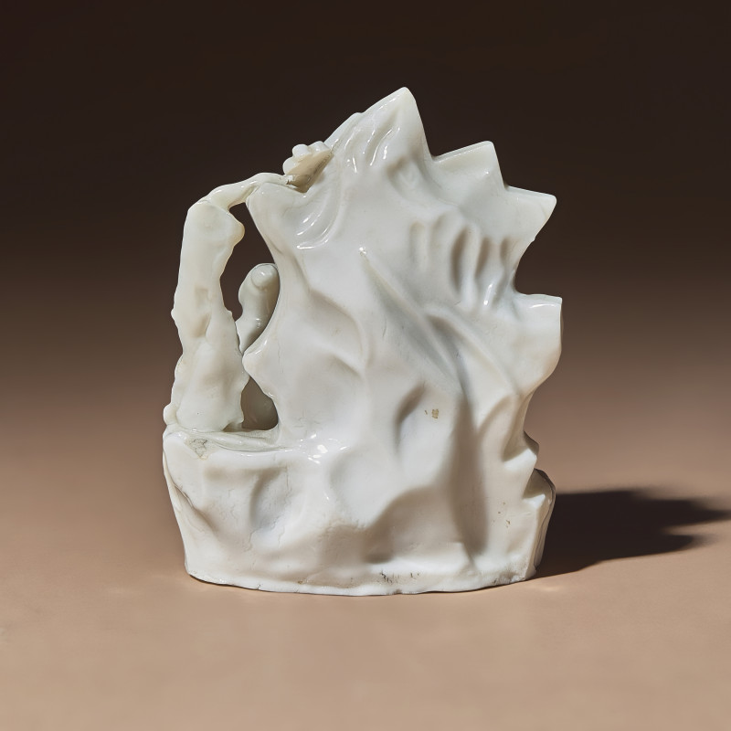 清中期 德化白瓷塑吹奏圖山子 | A Chinese Blanc-de-Chine Porcelain Figural Group of Three Musicians, 18th Century - 图3