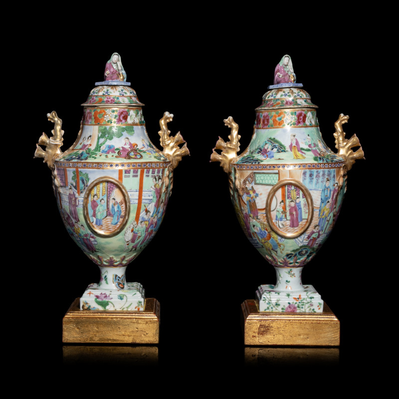 清晚期 外銷廣彩人物故事圖獎杯形賞瓶一對 | A Pair of Chinese Export Canton Famille Rose Porcelain Covered Urns, Early 19th Century