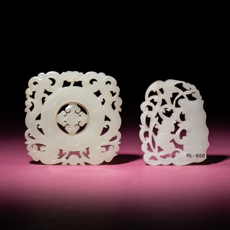 清晚期 白玉鏤雕佩兩枚 | Two Chinese White Jade Reticulated Pendants, 19th Century - 图2