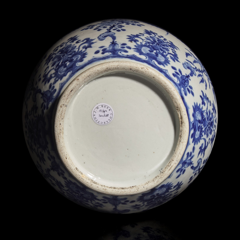 清乾隆/嘉慶 青花花果紋賞瓶 | A Chinese Blue and White Ming Style Vase, Qianlong/Jiaqing Period - 图5