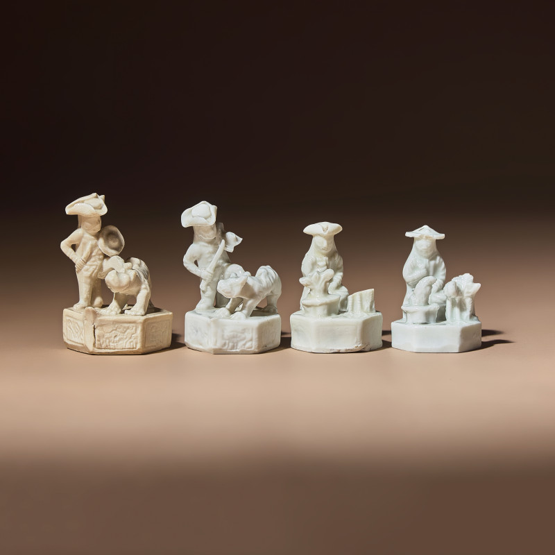 清中期 德化白瓷西人鬥獸哨四件 | Four Miniature Chinese Blanc-de-Chine Porcelain 'European' Whistles, Late 17th-Early 18th Century - 图1