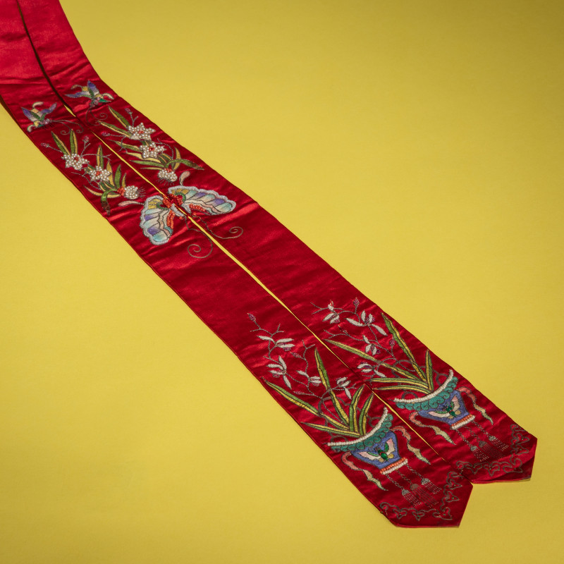 清晚期 紫頂蓋花鑲珠后妃坤秋帽 | An Embroidered Silk Manchu Noblewoman's Winter Hat, Kunqiumao , 19th Century - 图5
