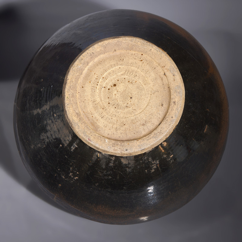 元 磁州窯黑釉剔花大罐 | A Large Chinese Cizhou Type Carved Jar, Yuan Dynasty - 图3