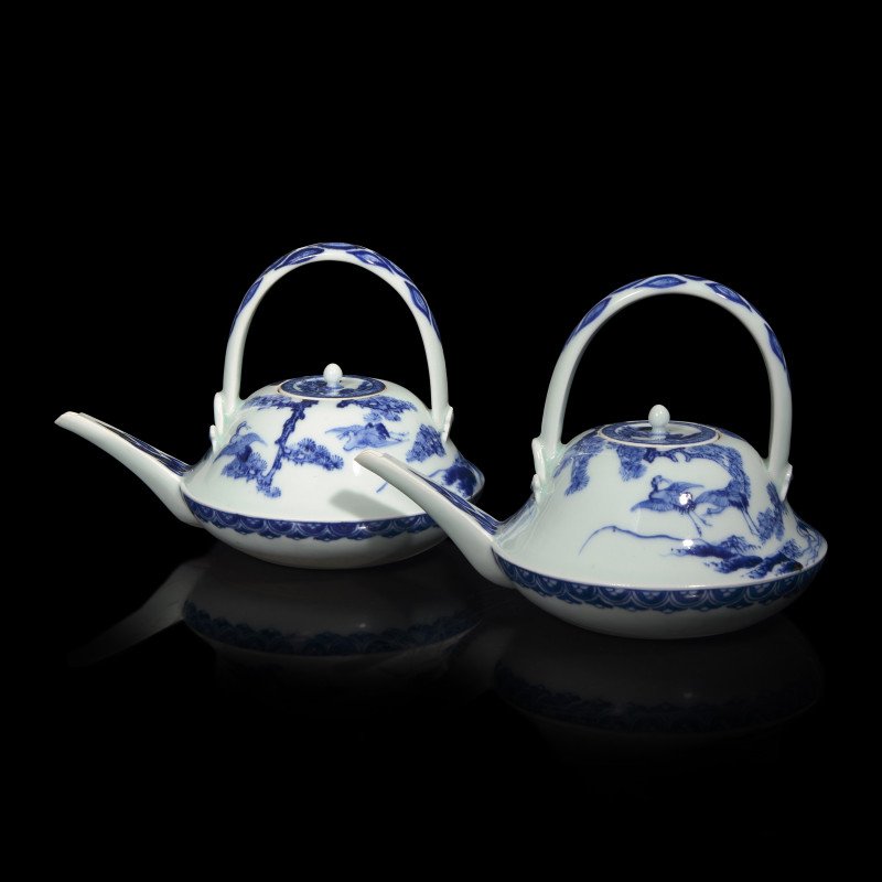 日本江戶-明治時代 平戶燒青花酒壺兩支 | A Pair of Japanese Hirado Blue and White Sake Pots, Late Edo to Meiji Period - 图2