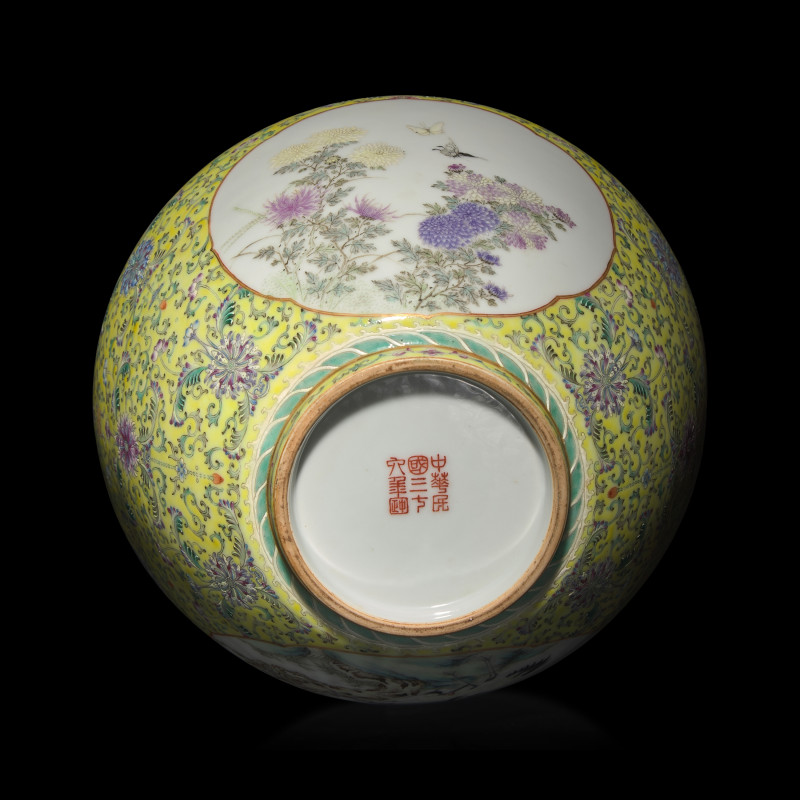 1947年作 ’蔣瓷‘黃地粉彩開光花鳥圖雙耳瓶 | A Chinese Yellow Ground Famille Rose Porcelain 'Floral' Vase, Dated 1947 - 图6