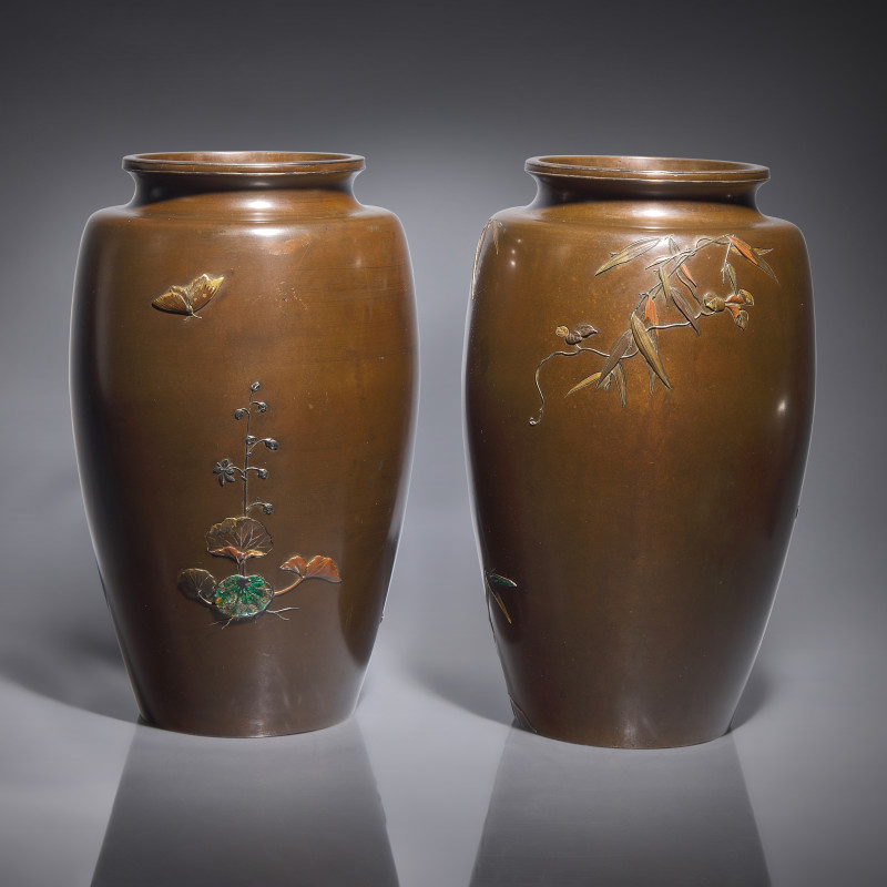 日本明治時期 高肉象嵌銅瓶一對 | A Pair of Japanese Enameled and Mixed Metal-Inlaid Patinated Bronze Vases, Attributed to Saito, Meiji Period - 图3