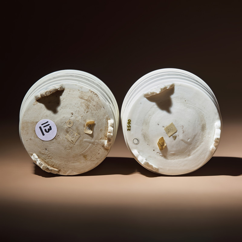 明末清初 德化白瓷竹節紋三足奩式爐二具 | Two Chinese Blanc-de-Chine Porcelain 'Lian' Incense Burners, 17th-18th Century - 图2