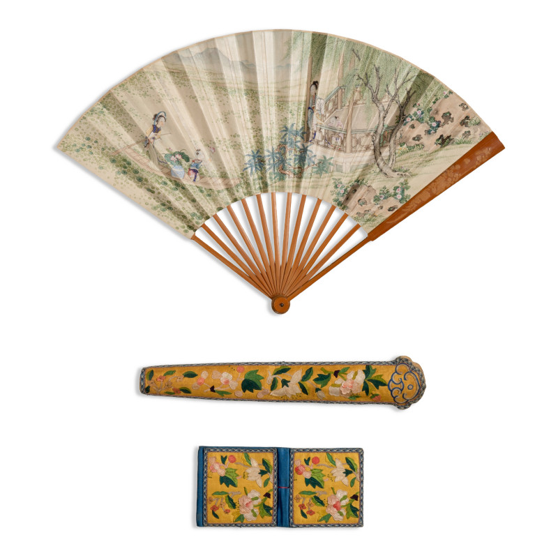 清晚期 紙本設色采蓮圖摺扇及黃地綉花扇套、錢包一套 | A Chinese Painted Folding Fan and Two Silk-Embroidered Accessories, 19th Century - 图2