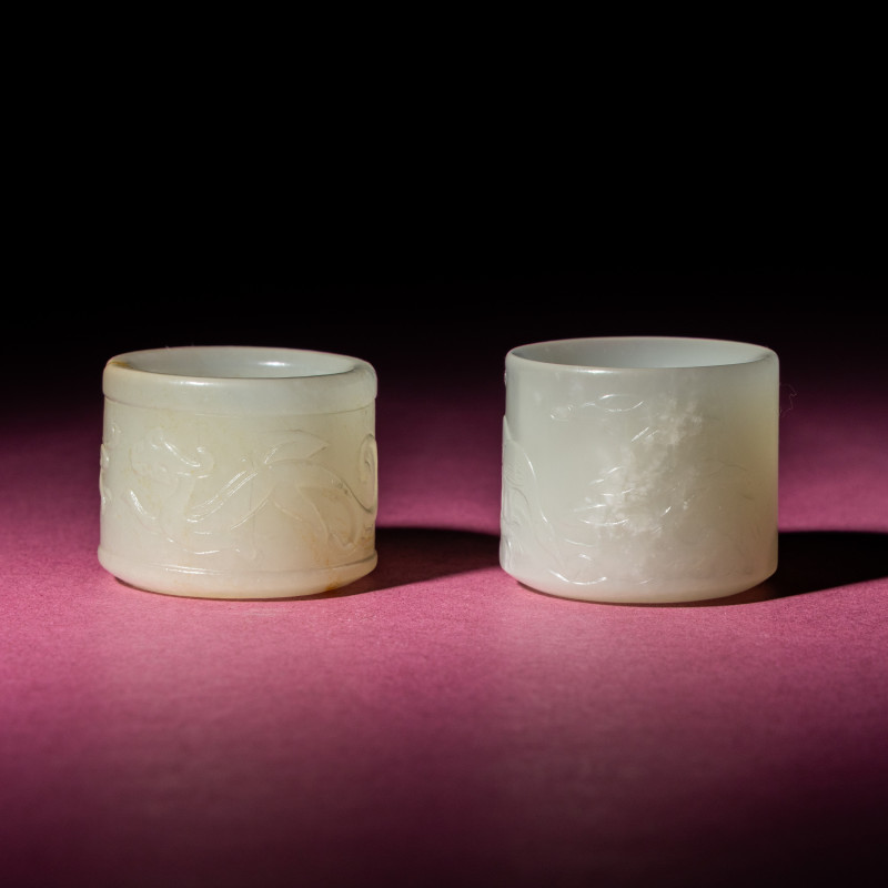 清中期 白玉刻動物紋扳指兩枚 | Two Chinese White Jade 'Animal' Archer's Rings, 18th Century - 图3