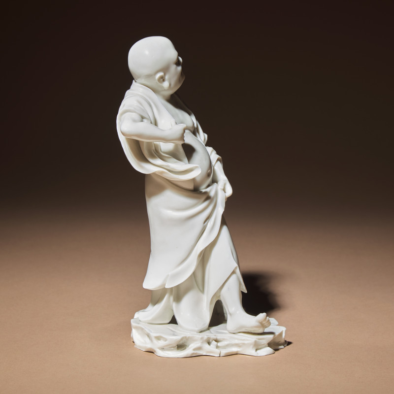 清 德化白瓷羅漢立像 | A Chinese Blanc-de-Chine Porcelain Standing Figure of a Luohan, Qing Dynasty - 图3