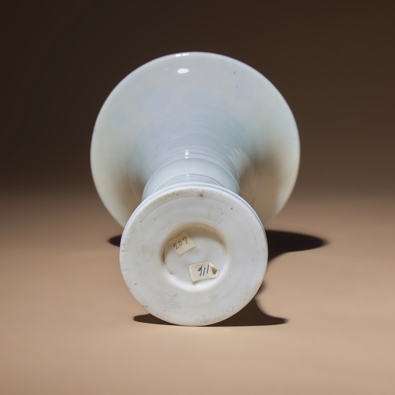 明晚期 德化白瓷觚 | A Chinese Blanc-de-Chine Porcelain Gu Vase, Late Ming Dynasty, First Half of 17th Century - 图3