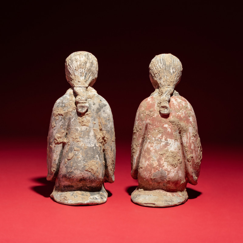 西漢 陶彩繪跽坐女樂俑一對 | A Pair of Chinese Painted Pottery Kneeling Ladies, Western Han Dynasty - 图4