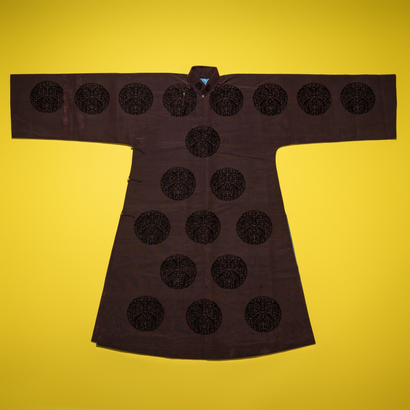 清晚期 醬地漳絨團壽紋袍 | A Chinese Dark Brown Cut Velvet Robe, 20th Century