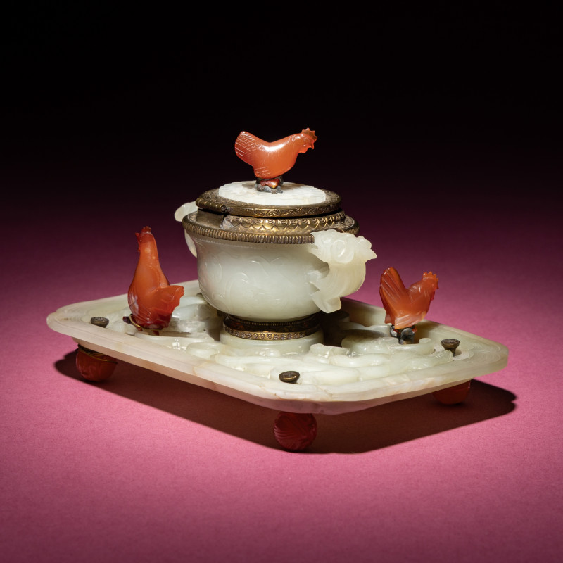 晚清-民國 青白玉刻龍紋杯碟改墨水瓶 | A Chinese Carved Pale Celadon Jade Cup and Stand Mounted as an Inkwell, 19th-20th Century - 图4