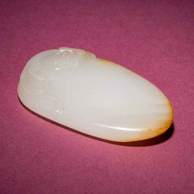 清中期 白玉留皮螭龍紋佩 | A Chinese Russet and White Jade 'Chilong' Pendant, 18th/19th Century - 图3
