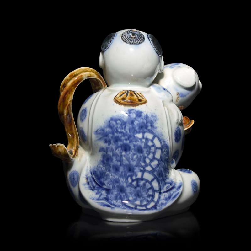 日本江戶-明治時期 平戶燒抱犬童子執壺 | A Japanese Hirado Porcelain 'Boy and Puppy' Ewer, 19th Century - 图3