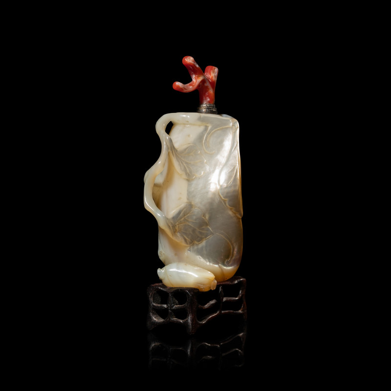 清晚期 貝母雕瓜形鼻烟壺 | A Chinese Mother of Pearl 'Melon' Snuff Bottle, 19th Century - 图2