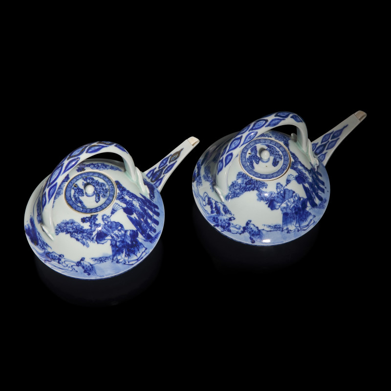 日本江戶-明治時代 平戶燒青花酒壺兩支 | A Pair of Japanese Hirado Blue and White Sake Pots, Late Edo to Meiji Period - 图4