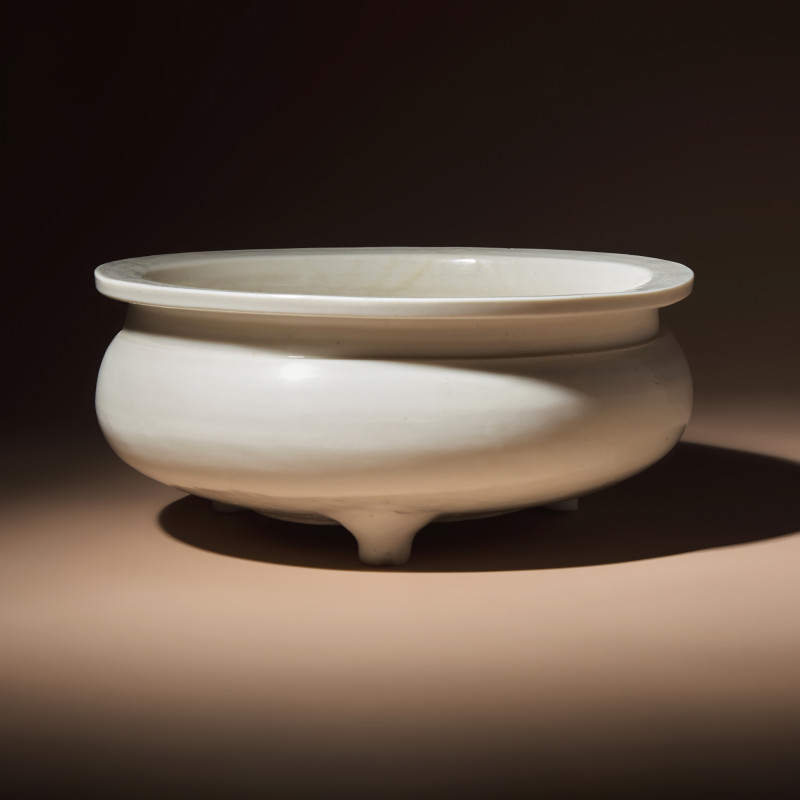 清早期 德化白瓷大三足爐 | A Large Chinese Blanc-de-Chine Porcelain Incense Burner, Early Qing Dynasty - 图1