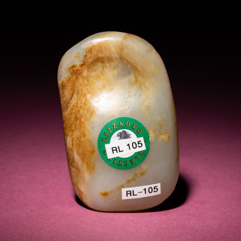清中期 青白玉留皮人物圖把件 | A Small and Finely Carved Chinese Russet and Pale Celadon Jade Mountain, 18th/19th Century - 图2