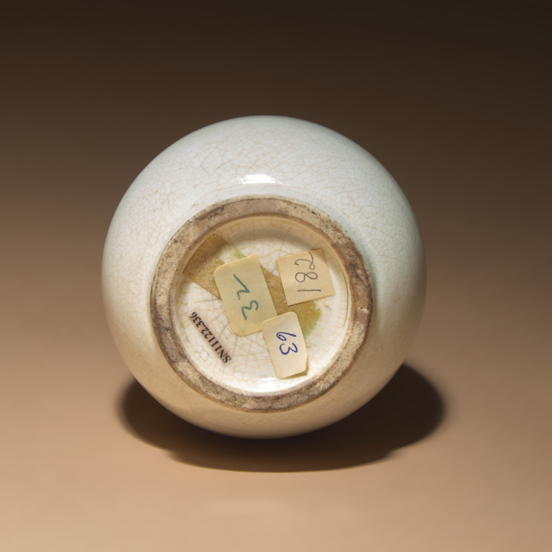 清 白釉盤螭龍瓶 | A Chinese White Glazed Porcelain 'Chilong' Bottle Vase, Qing Dynasty - 图4