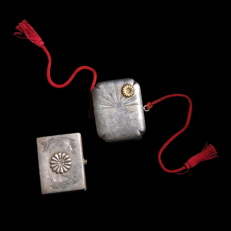 日本近代 御制銀糖果盒兩只 | Two Japanese Silver Imperial Presentation Bonbonnières, Early-Mid 20th Century - 图4