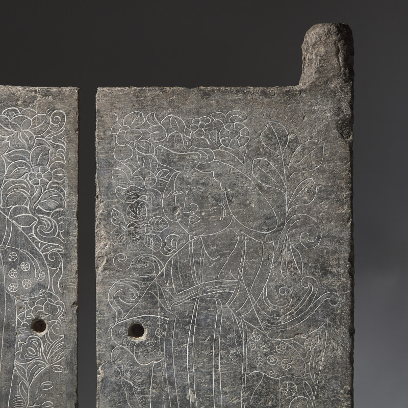 盛唐 綫刻仕女圖青石墓門一對 | A Pair of Large Chinese Engraved 'Ladies' Tombs Doors, Mid Tang Dynasty - 图3