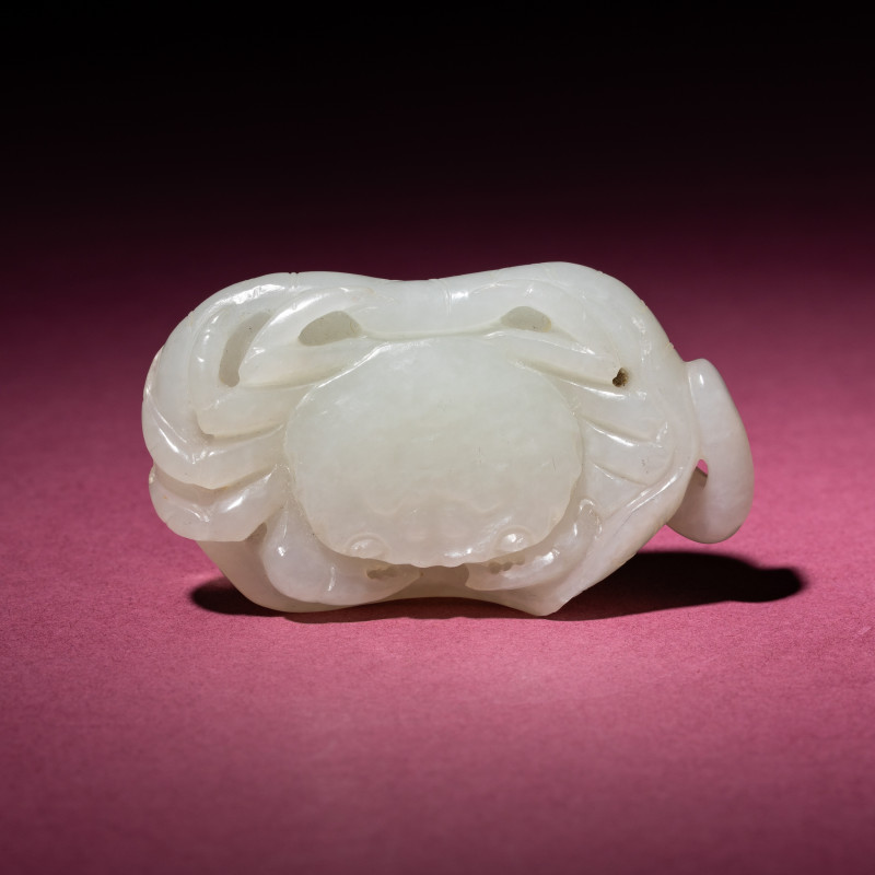清中期 白玉蓮葉螃蟹把件 | A Chinese White Jade Carving of a Crab on Lotus Leaf, 18th/19th Century - 图2