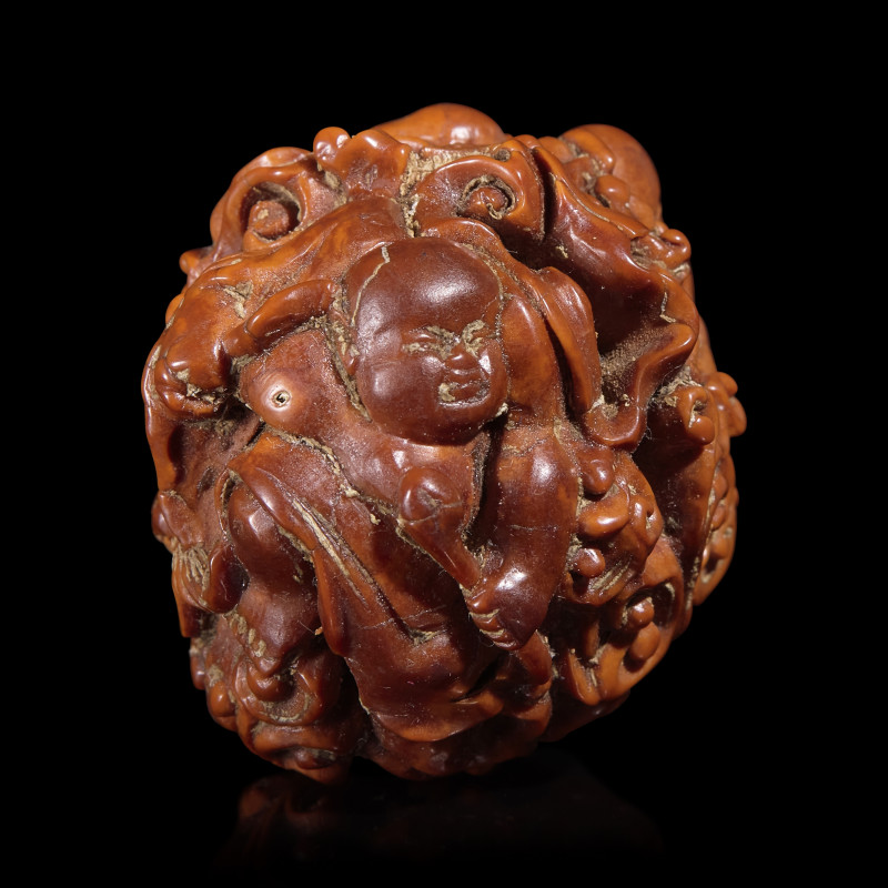 晚清/民國 羅漢圖文玩核桃 | A Chinese Carved Luohan Walnut, 19th/Early 20th Century - 图2