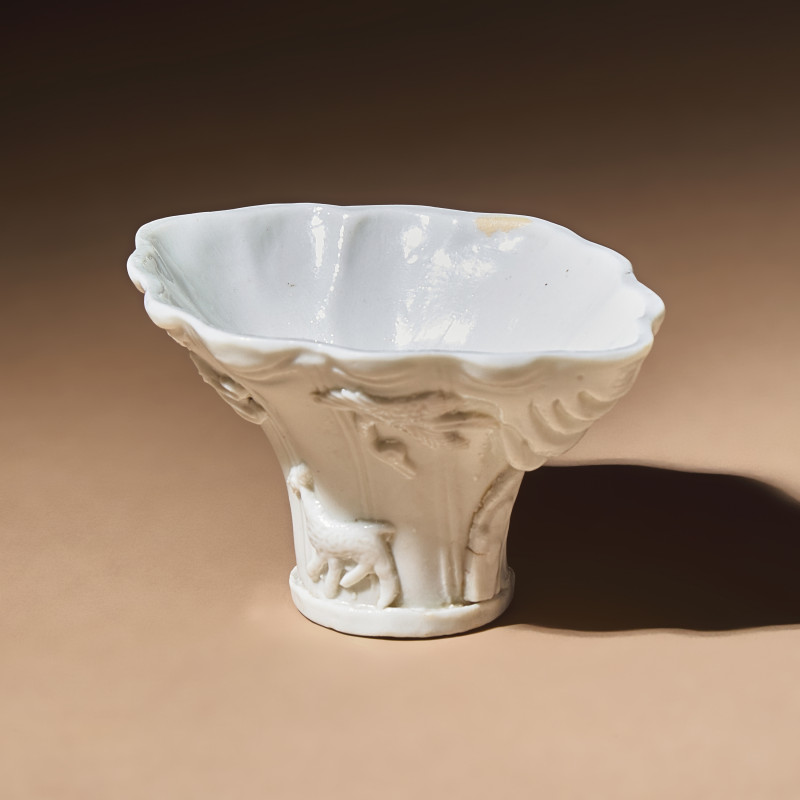 清早期 德化白瓷貼塑鹿鶴同春杯 | A Chinese Blanc-de-Chine Porcelain Libation Cup, 17th-Early 18th Century - 图3
