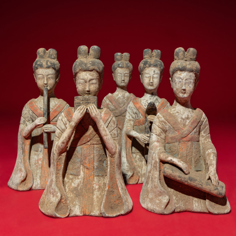 隋-唐 彩繪陶伎樂舞俑一組七件 | A Group of Seven Chinese Painted Pottery Figures of Musicians and Dancers, Sui-Tang Dynasty - 图7