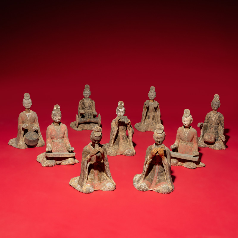 北魏晚期-北齊 灰陶彩繪伎樂俑一組九件 | Nine Chinese Painted Grey Pottery Musicians, Late Northern Wei-Northern Qi Dynasty - 图1