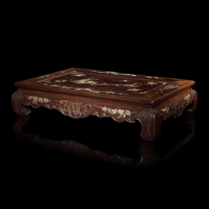 民國 硬木嵌螺鈿方座 | A Finely-Carved and Inlaid Hardwood Small Low Table, First Half of 20th Century - 图2