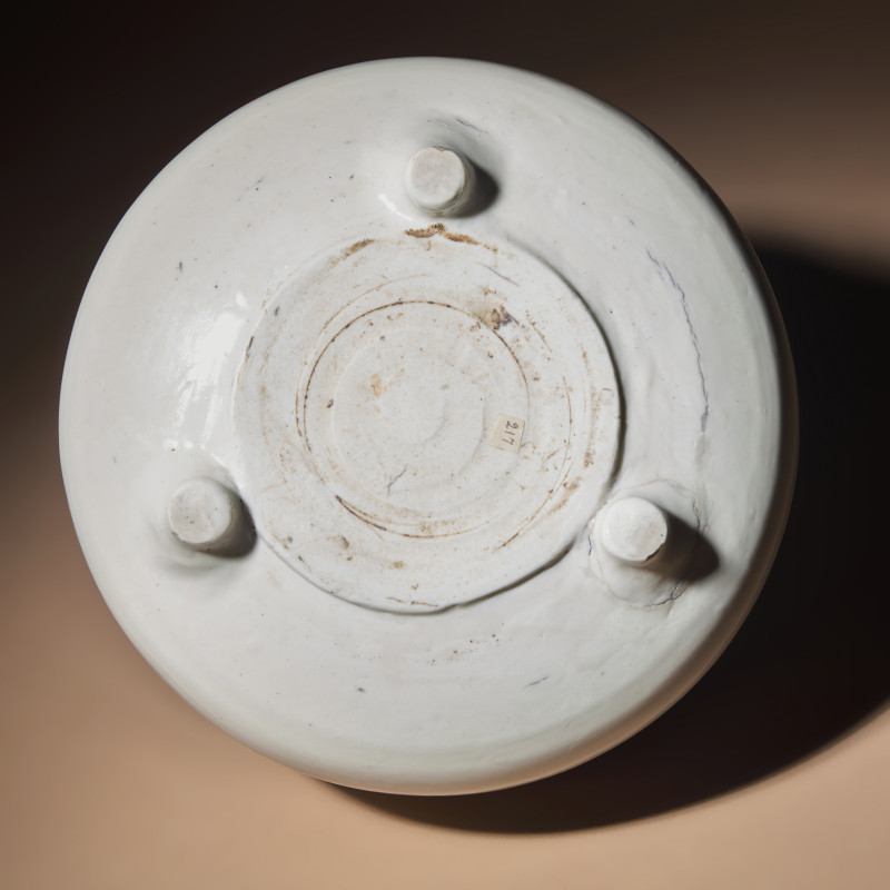清早期 德化白瓷大三足爐 | A Large Chinese Blanc-de-Chine Porcelain Incense Burner, Early Qing Dynasty - 图2