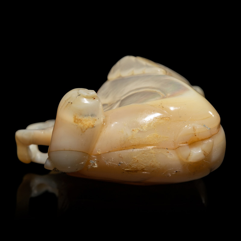 清晚期 貝母雕瓜形鼻烟壺 | A Chinese Mother of Pearl 'Melon' Snuff Bottle, 19th Century - 图5