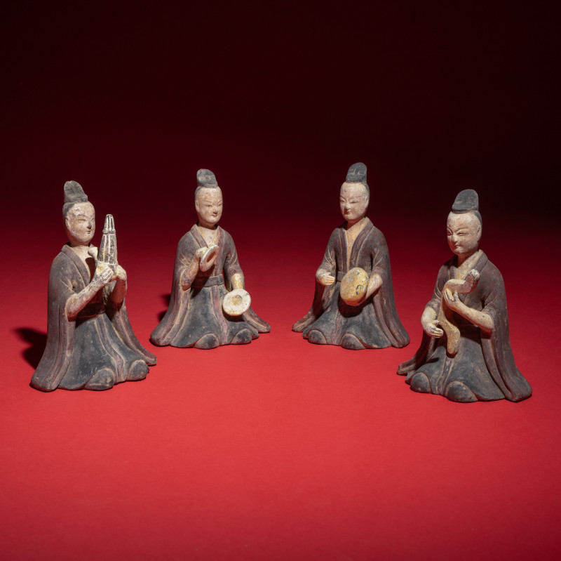 北魏晚期-北齊 灰陶彩繪伎樂俑一組四件 | Four Chinese Painted Pottery Musicians, Northern Wei-Northern Qi Dynasty - 图1