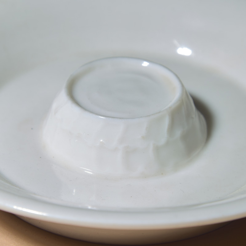 清早中期 德化白瓷茶杯與蓮花盞托一套 | A Chinese Blanc-de-Chine Porcelain Cup and Associated Lotus Stand, 17th-18th Century - 图6