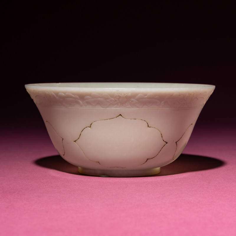 清中期 白玉刻花碗 | A Chinese Carved White Jade ‘Floral’ Bowl, 18th Century - 图2
