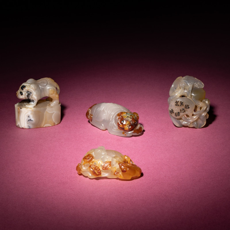 清 瑪瑙把件、印章一組四件 | Four Chinese Agate Carvings, Qing Dynasty