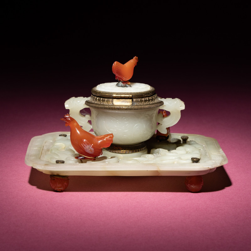 晚清-民國 青白玉刻龍紋杯碟改墨水瓶 | A Chinese Carved Pale Celadon Jade Cup and Stand Mounted as an Inkwell, 19th-20th Century - 图5