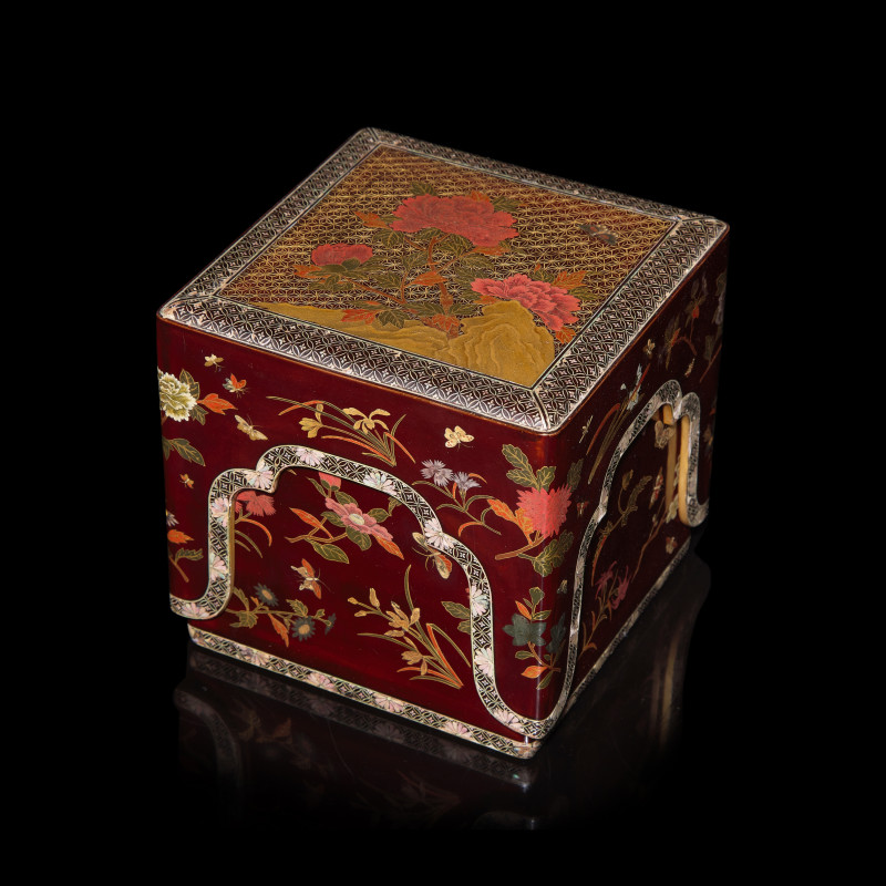 日本江戶時代 朱漆描金嵌螺鈿蓋盒 | An Unusual Japanese Lacquer Box and Cover, Edo Period, 18th/Early 19th Century - 图3