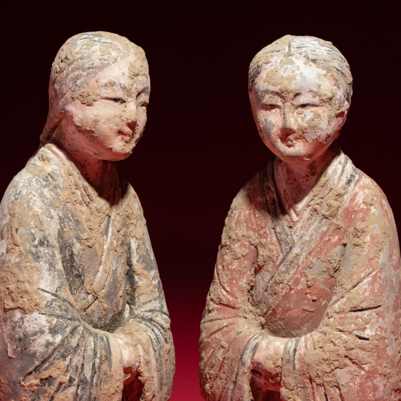 西漢 陶彩繪跽坐女樂俑一對 | A Pair of Chinese Painted Pottery Kneeling Ladies, Western Han Dynasty - 图5