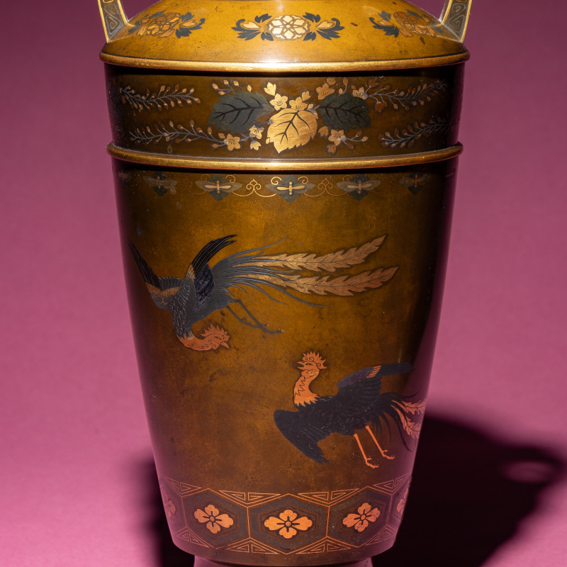 近代 日本金工鳳紋賞瓶一對 | A Pair of Japanese Bronze and Mixed Metal Vases, 20th Century - 图5
